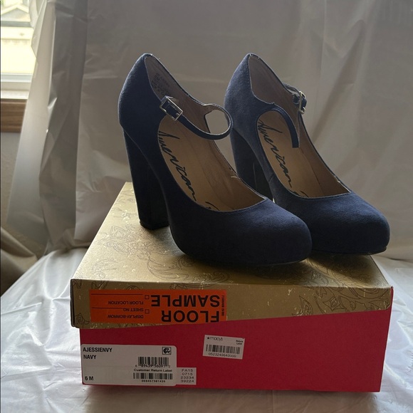 Navy Mary Jane Heels American Rag - Picture 1 of 2